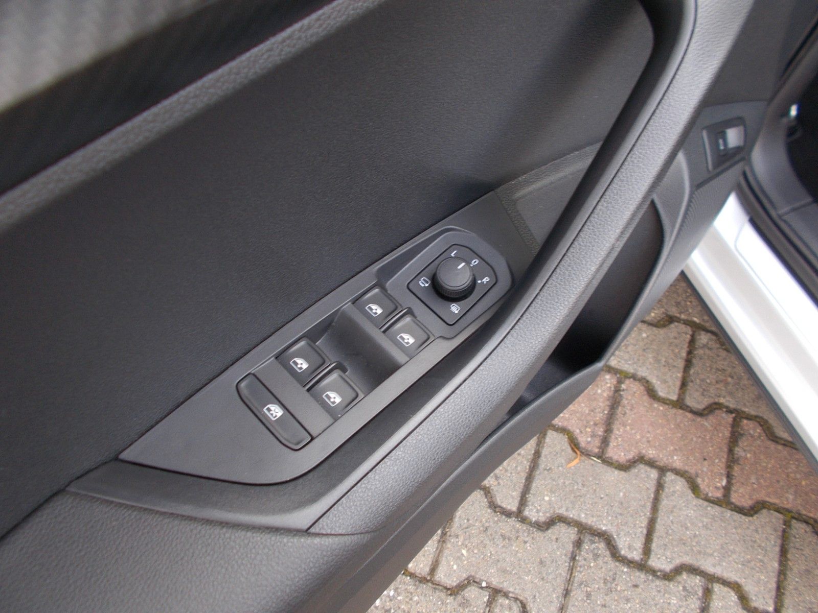Skoda Karoq  1.5 TSI Sportline * DSG * Navi *AHK *360°