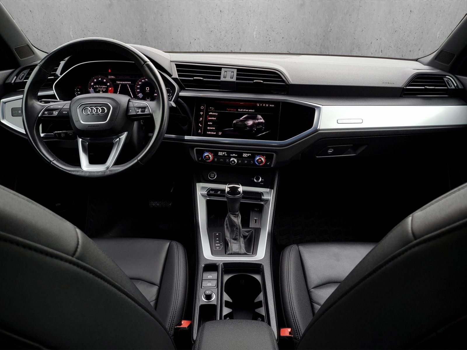 Audi Q3 45 TFSI qu. advanced - Samsaru's Car Outlet