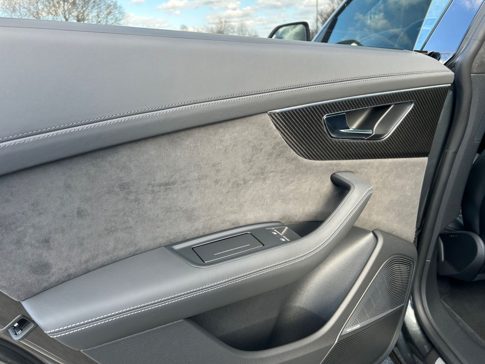 Audi RSQ8 DYN 4.0 TFSI Quattro TÜV-NEU-VMAX-2xCarbon