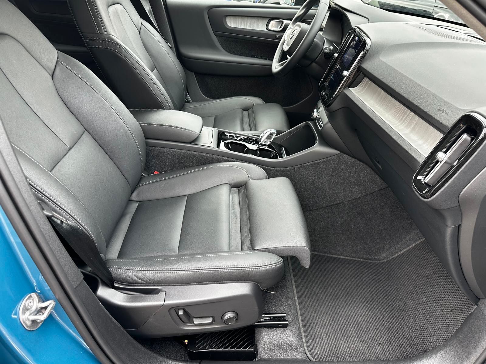 Volvo XC40 B3 Plus Dark Leder,Pano,360°,AHK,Pixel,ACC