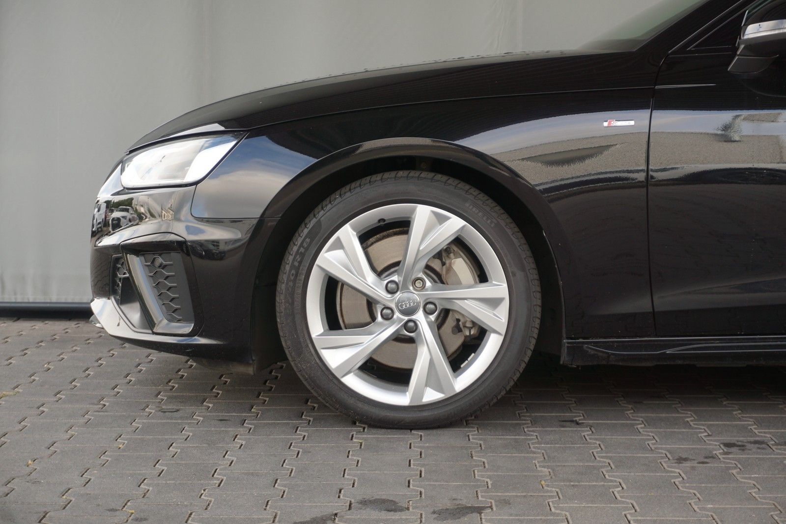 Audi A4 Avant 45 TDI quattro S line - Samsaru's Car Outlet