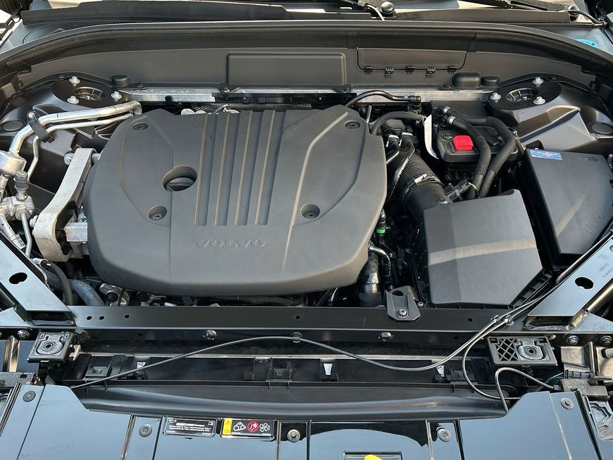 Volvo XC60 B5 B AWD Plus Dark - Samsaru's Car Outlet