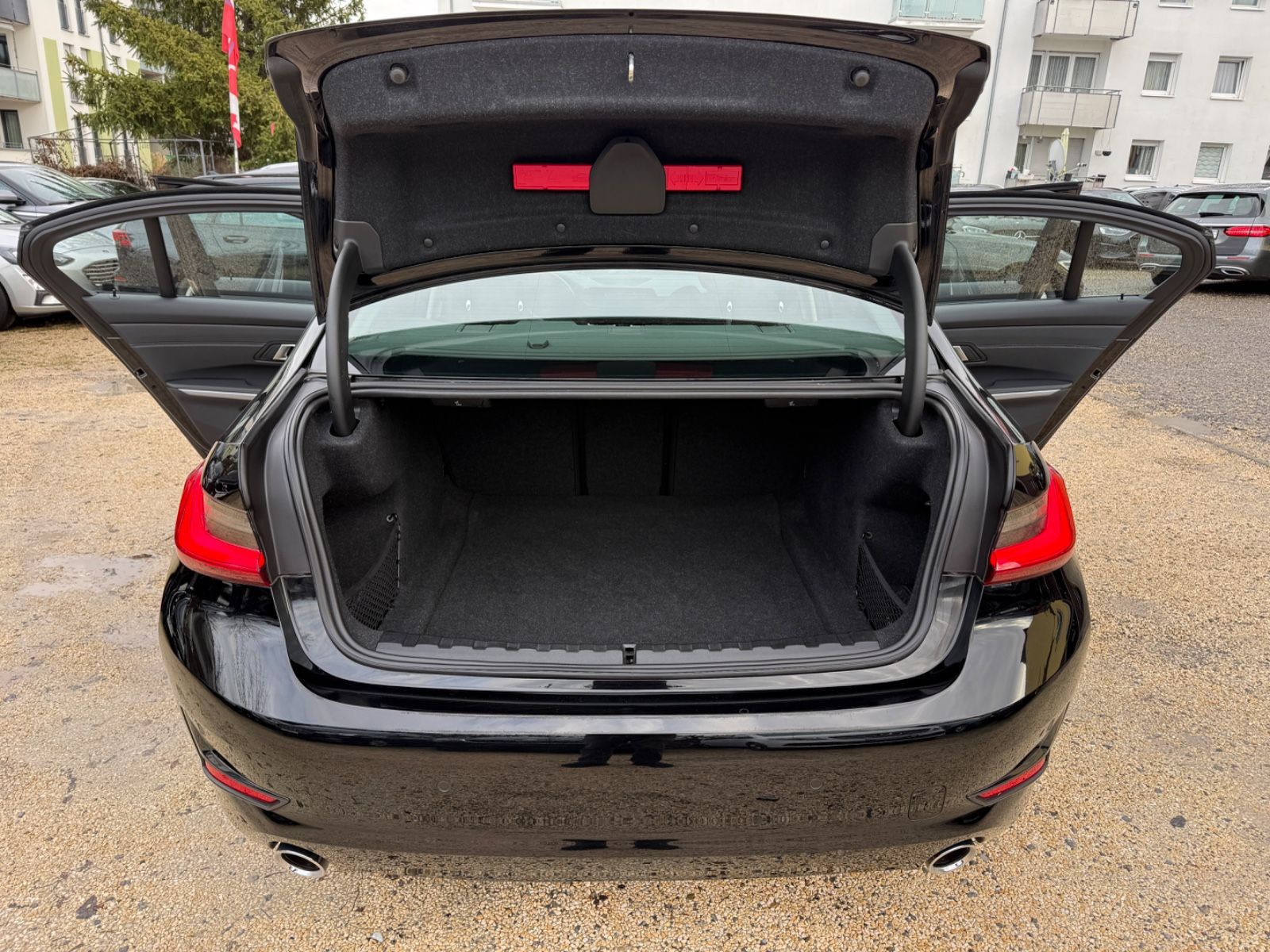 BMW 320d xDrive Lim Aut Leder LED Navi