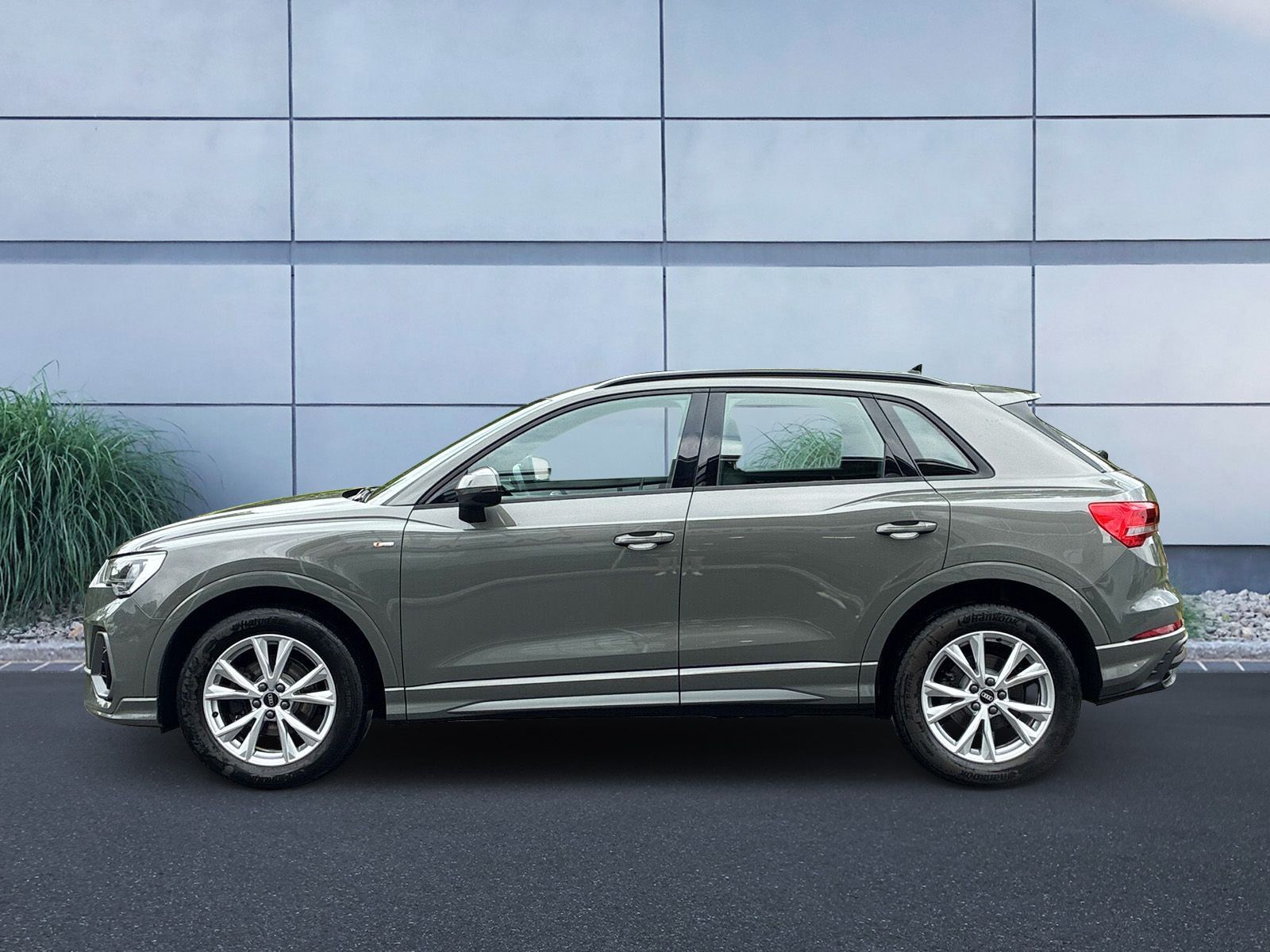 Audi Q3 S line 35 TDI quattro S troni - Samsaru's Car Outlet