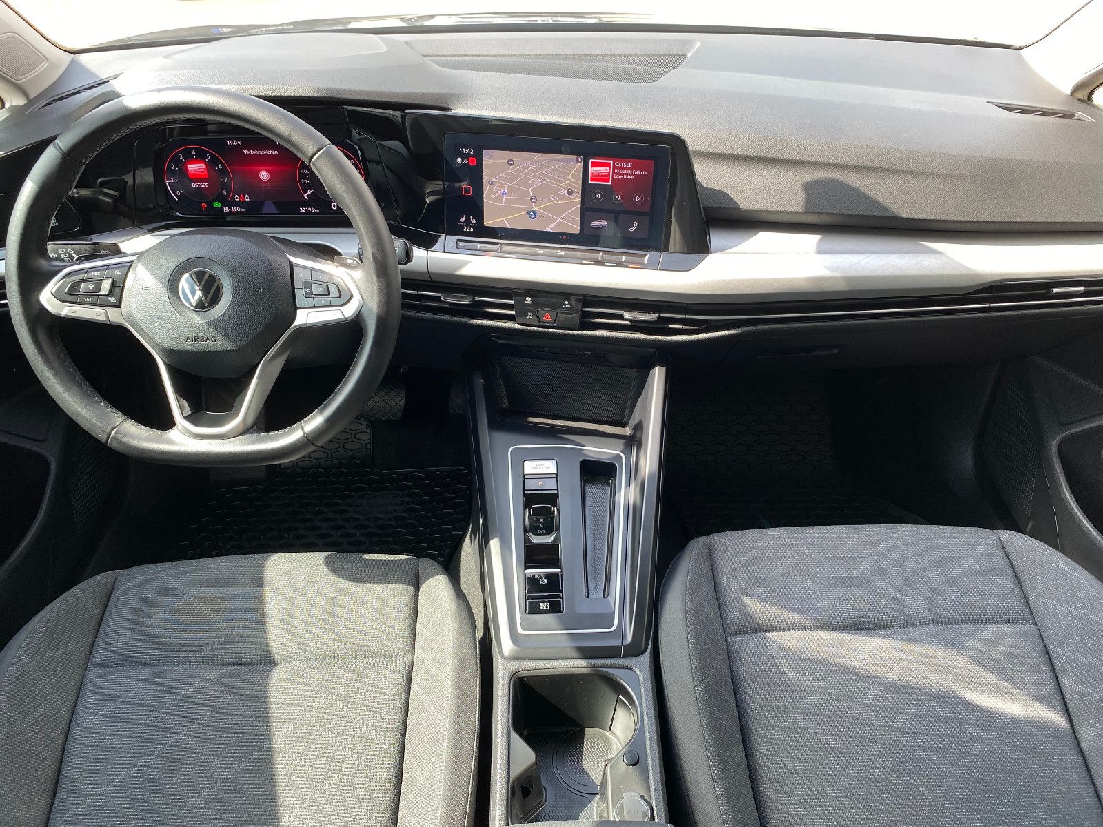 Volkswagen Golf VIII 1.5 eTSI DSG Life - Samsaru's Car Outlet