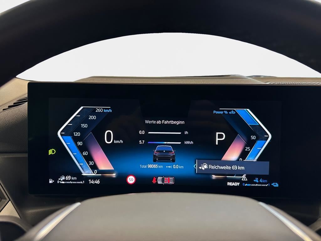 BMW 330e Touring xDrive AHK+ACC+Innovation+SHZ