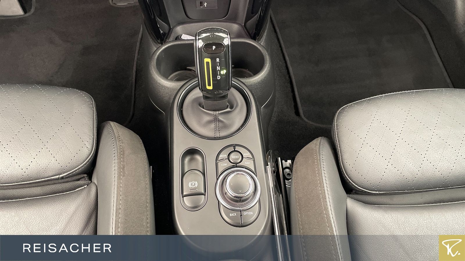 MINI Cooper SE Classic Trim - Samsaru's Car Outlet