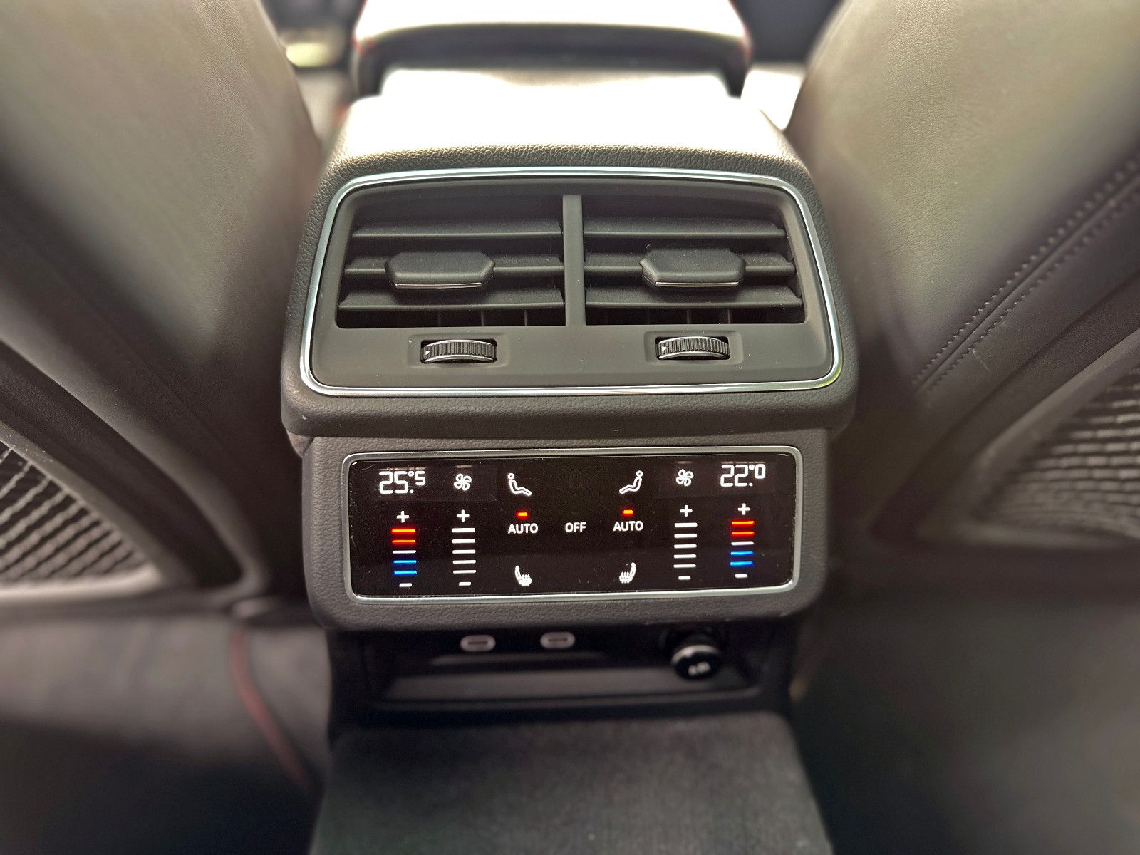 Audi RS6 Avant BLACK PANO HUD NIGHT STHZG B&O 280km/h