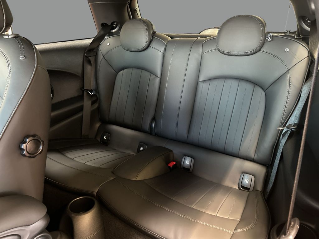 MINI Cooper SE MINI Yours Trim - Samsaru's Car Outlet