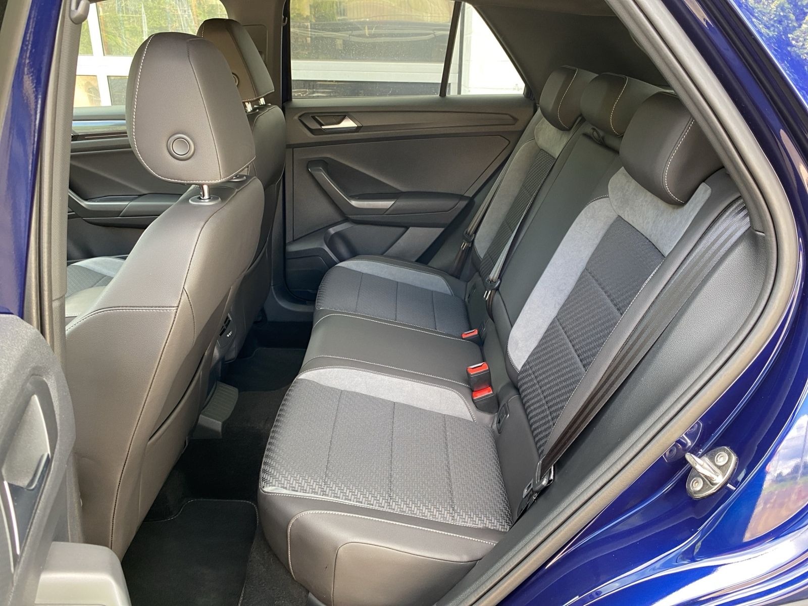 Volkswagen T-Roc 2.0 TSI 4Motion R-Line - Samsaru's Car Outlet