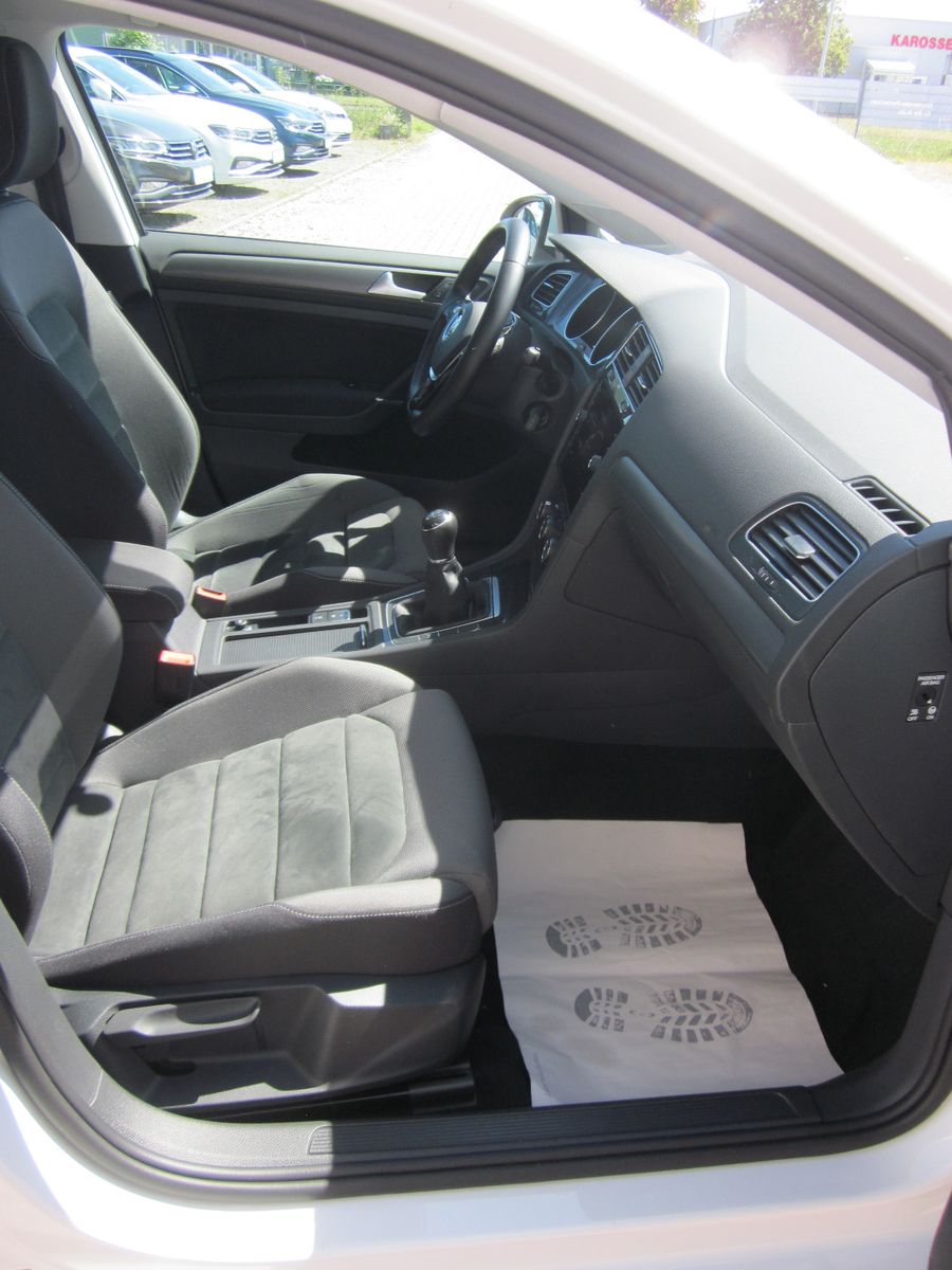 Volkswagen Golf VII Comfortline - Samsaru's Car Outlet
