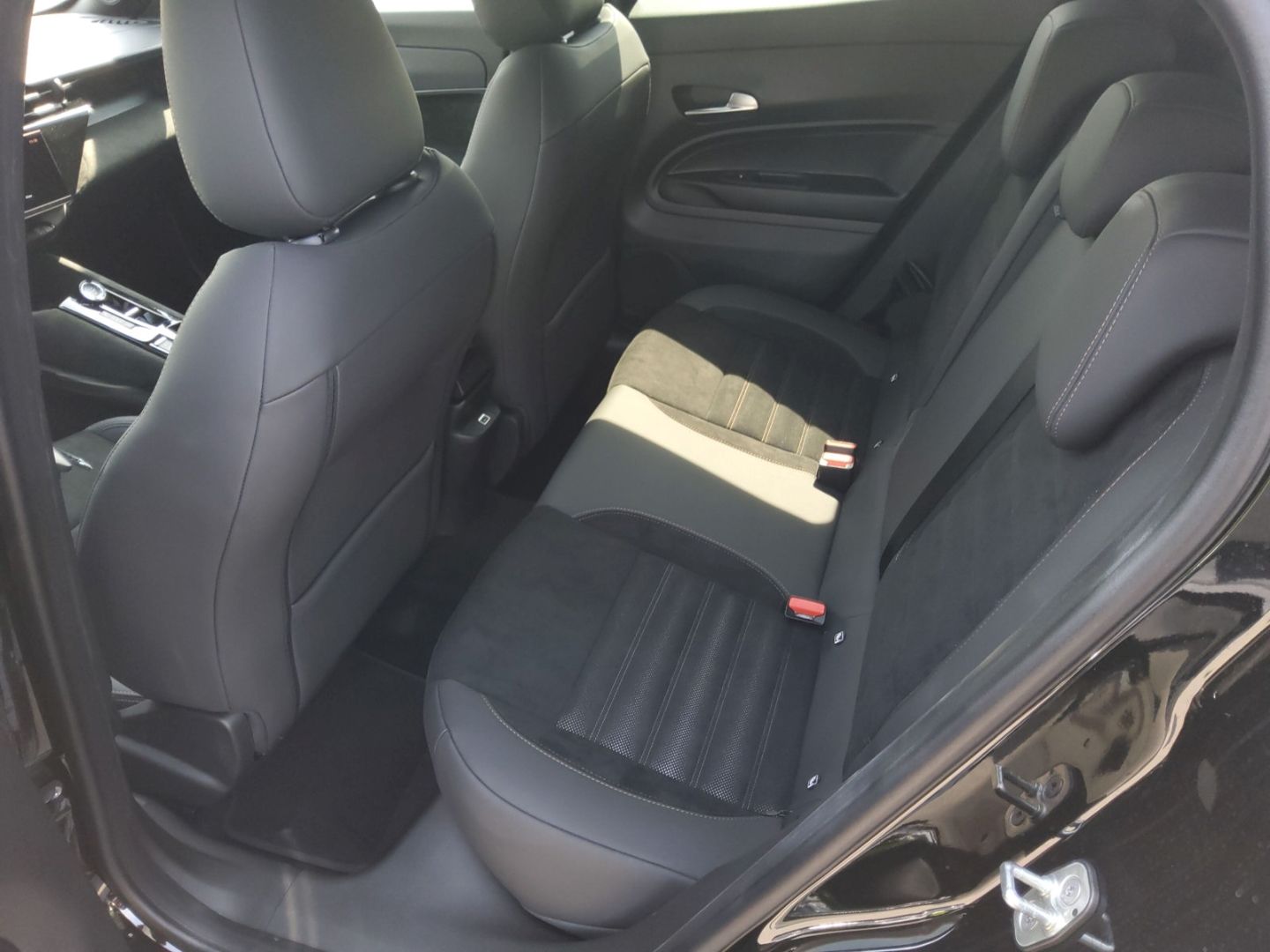 Alfa Romeo Junior Intensa Sondermodell, SHZ, Navi, 360°, 1,