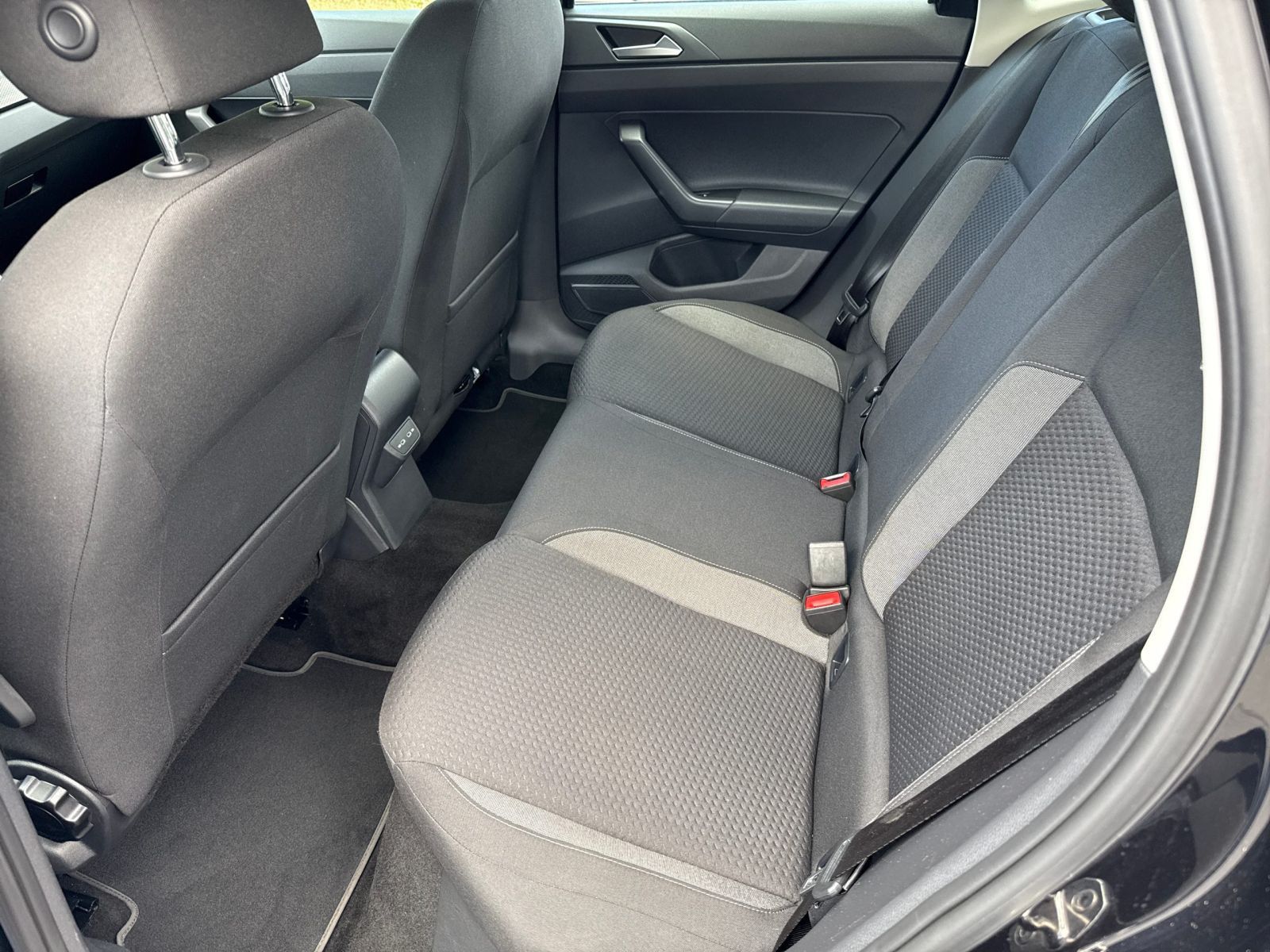 Volkswagen Polo Life 1.0 TSI DSG - Samsaru's Car Outlet