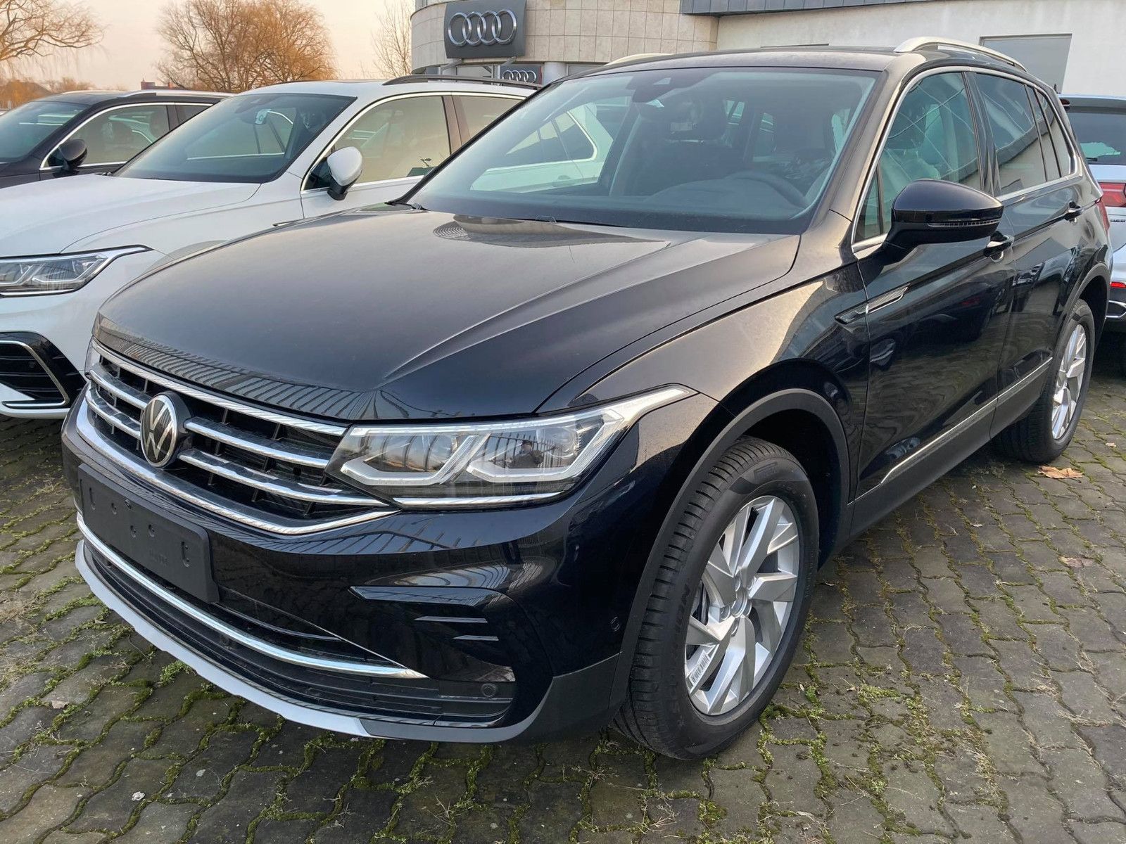 Volkswagen Tiguan  eHybrid TSI DSG Elegance AHK Matrix Pano