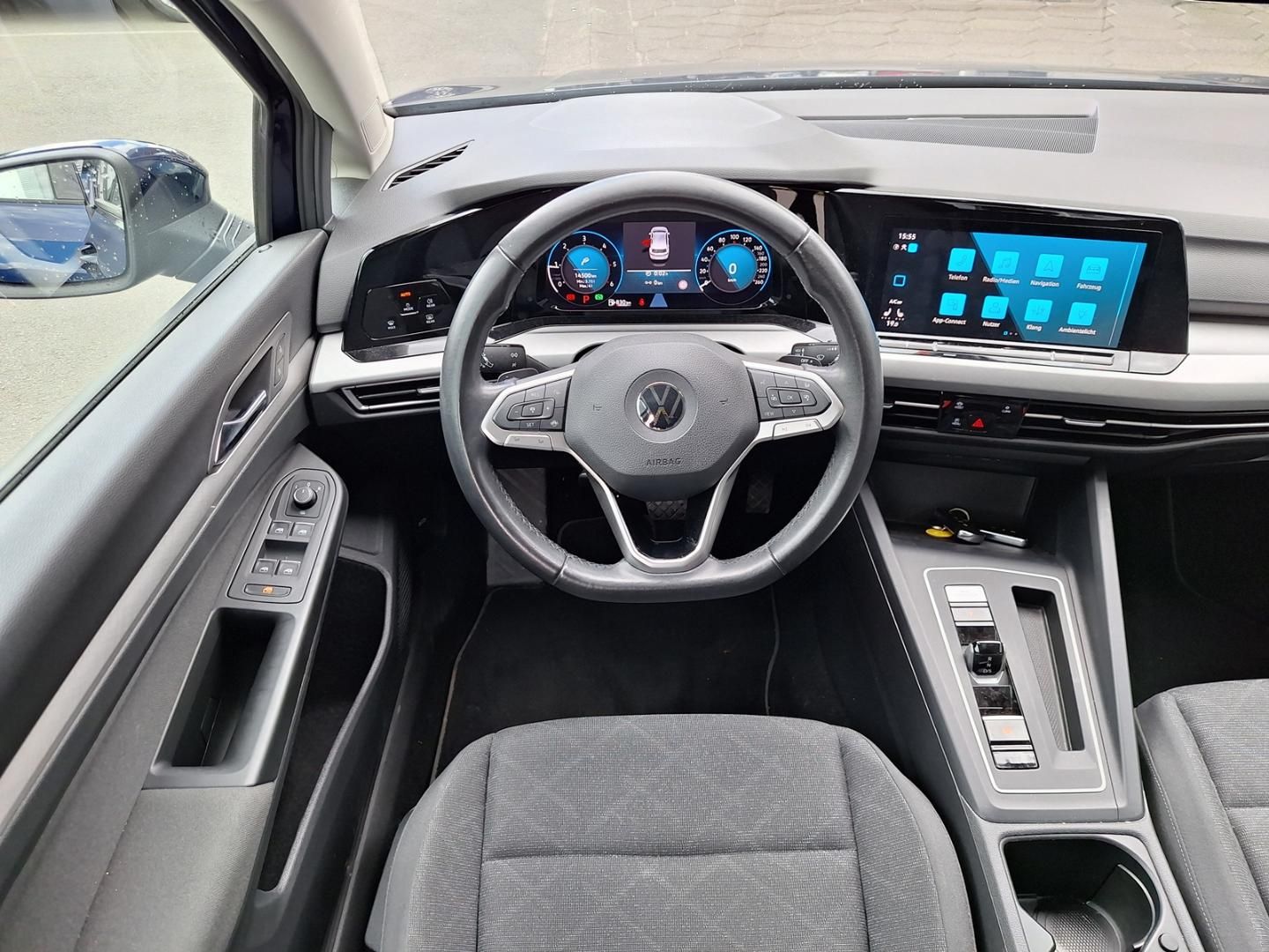 Volkswagen Golf Life 2.0 TDI DSG - Samsaru's Car Outlet
