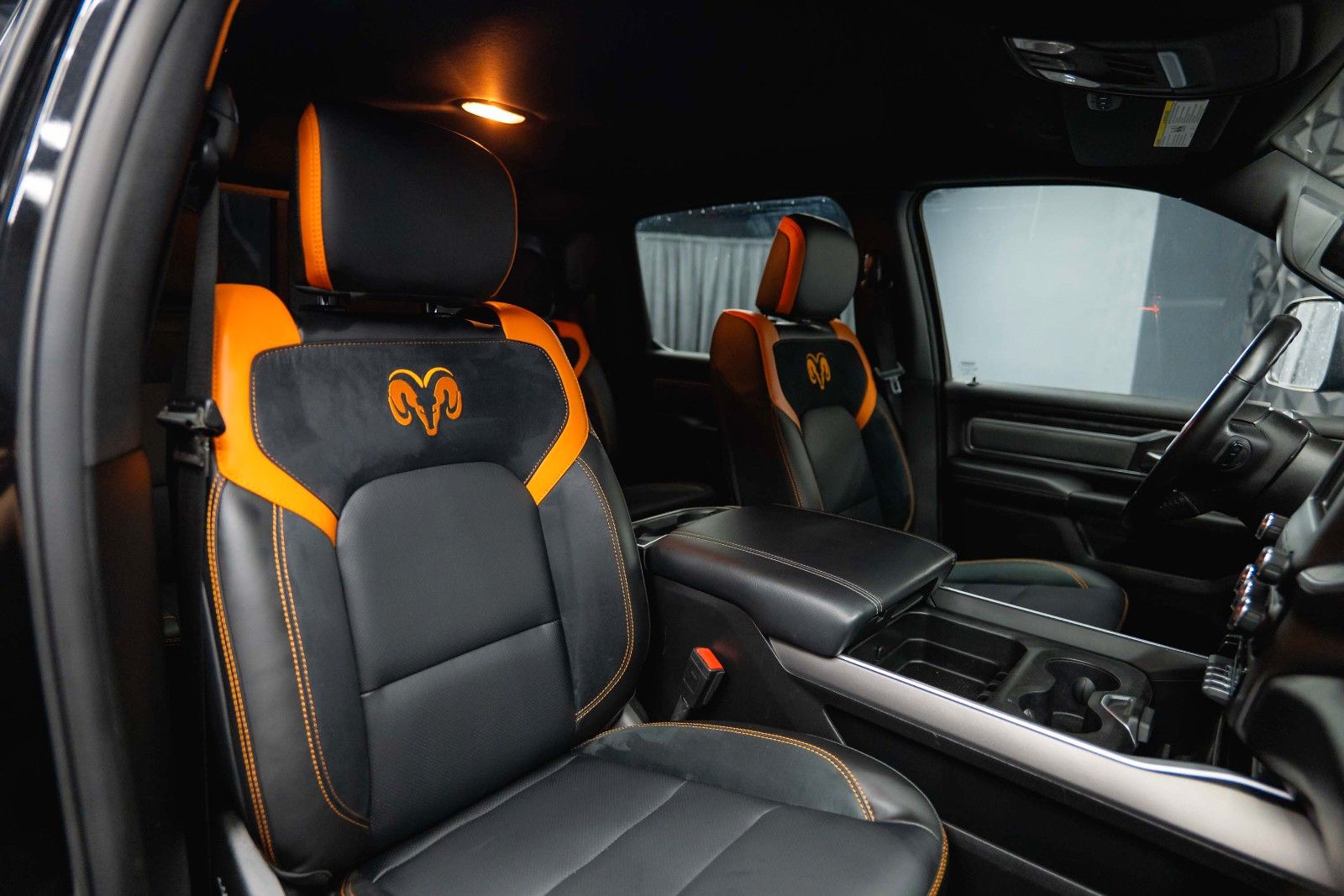 Dodge RAM 5.7 V8 HEMI 4x4 OFFROAD Night-Paket *LED*19%