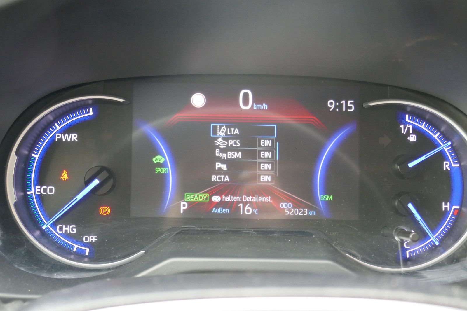 Toyota RAV 4 Hybrid Lounge Allrad - Samsaru's Car Outlet