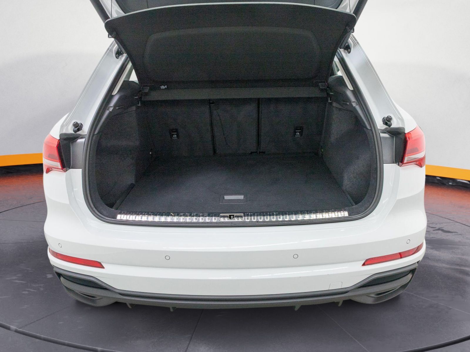 Audi Q3 40 TFSI Q S LINE - Samsaru's Car Outlet