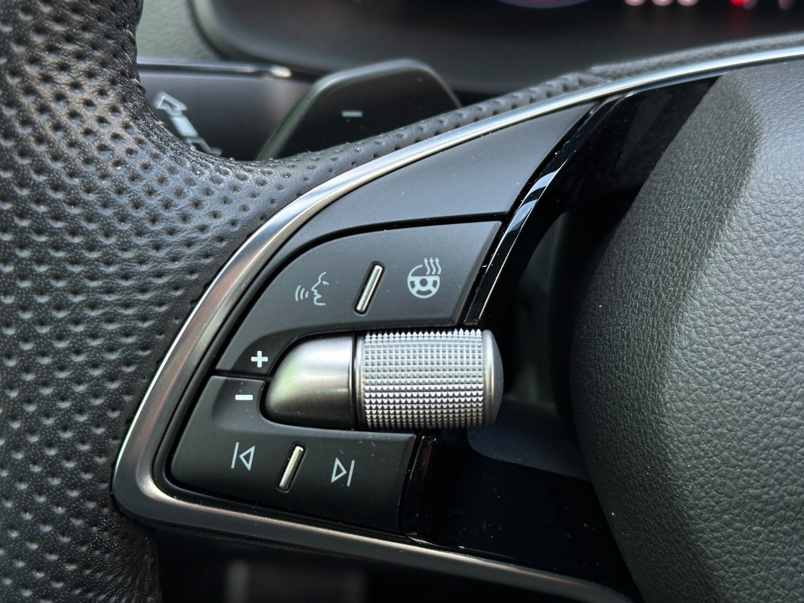 Skoda 150PS DSG Sportline NAVI ACC KAMERA eHK LM19"AHK