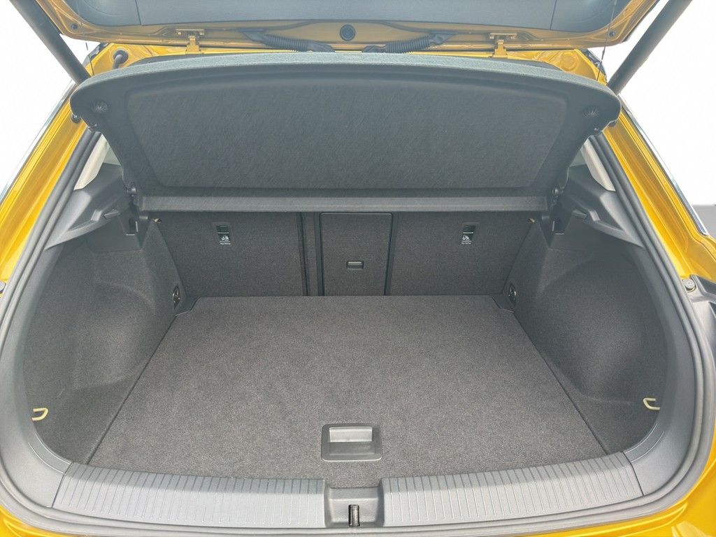 Volkswagen T-Roc 1.5 TSI ACT Style - Samsaru's Car Outlet