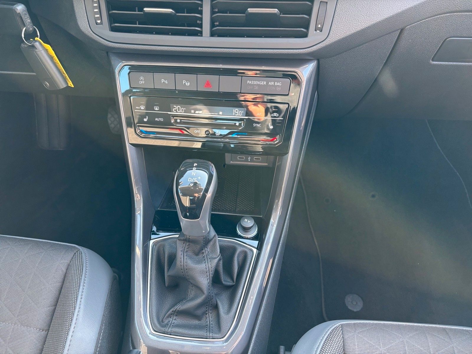 Volkswagen T-Cross Style - Samsaru's Car Outlet