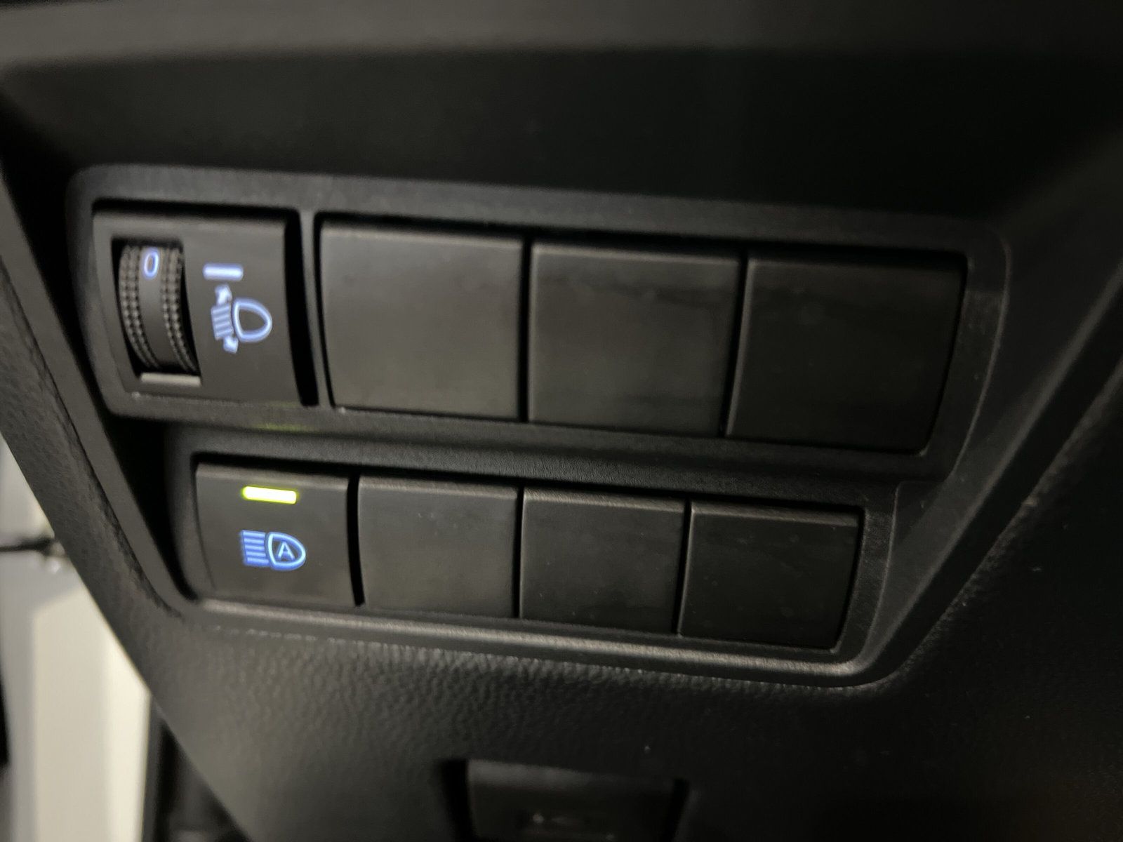 Toyota Yaris 1.5 Hybrid Business Edition - Samsaru's Car Outlet