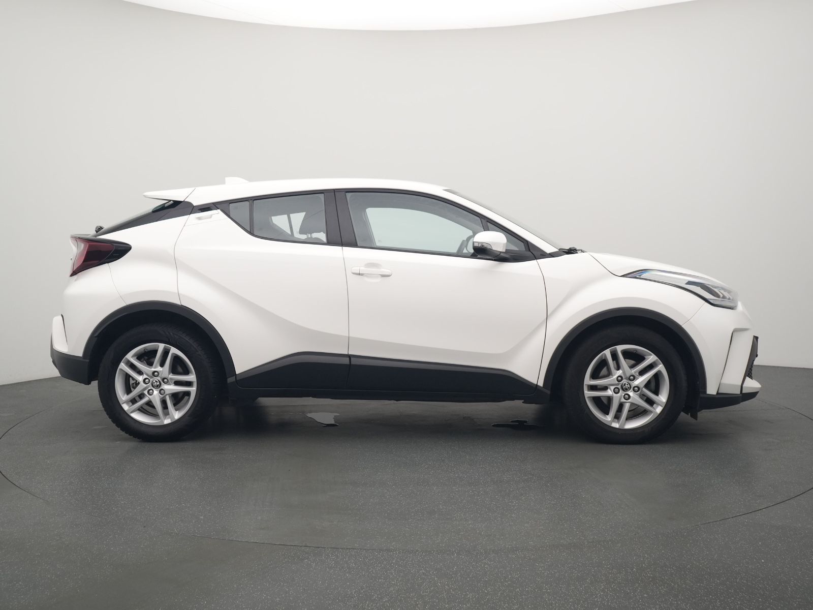 Toyota C-HR Hybrid - Samsaru's Car Outlet