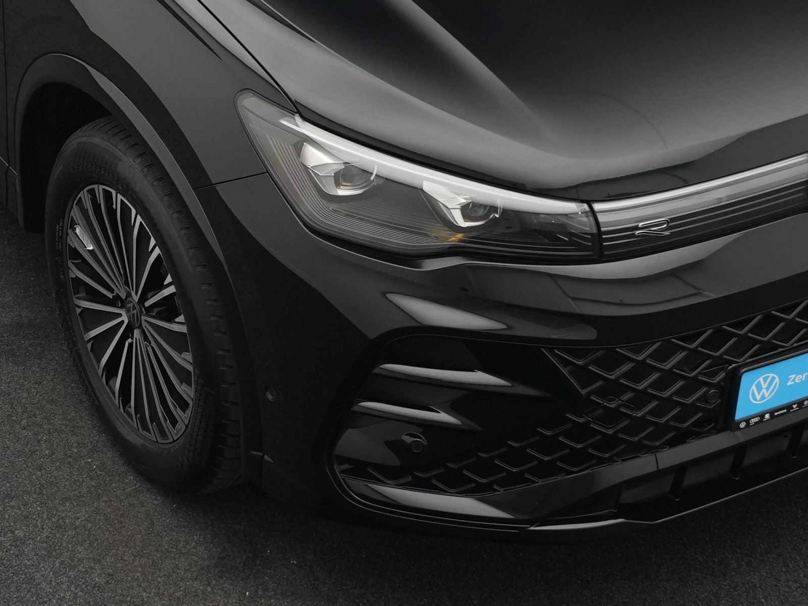 Volkswagen Tiguan R-Line 1.5TSI eHybrid IQ.LIGHT*HARMAN*20"