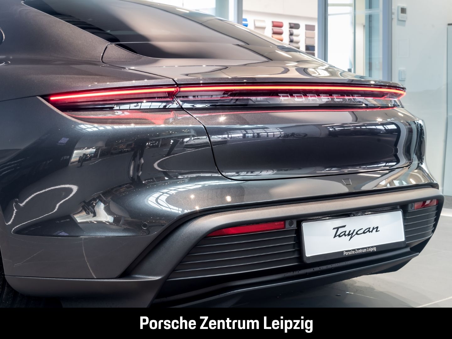 Porsche Taycan 4 Massage Sitzlüftung Bose ACC SportChron