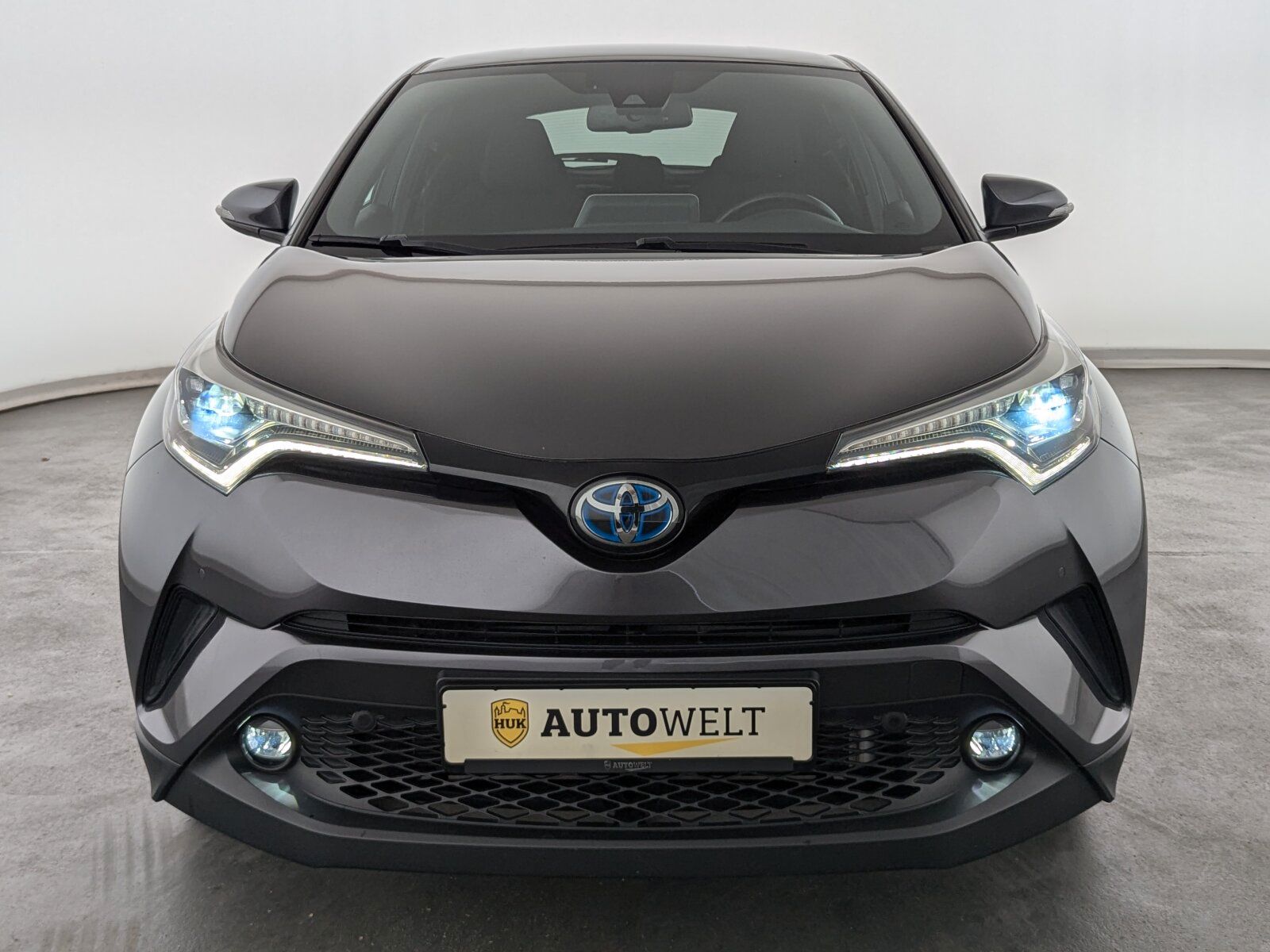 Toyota C-HR 1.8 Hybrid Club - Samsaru's Car Outlet