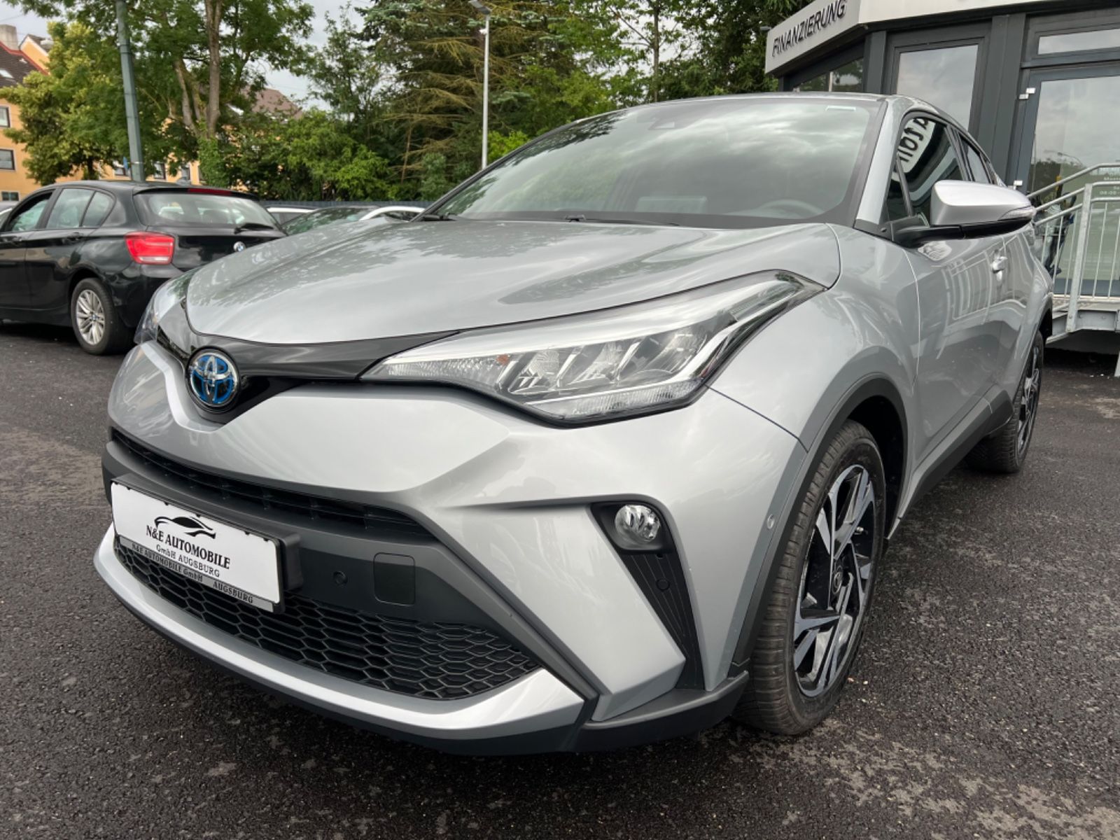 Toyota C-HR Hybrid 1.8 Team - Samsaru's Car Outlet
