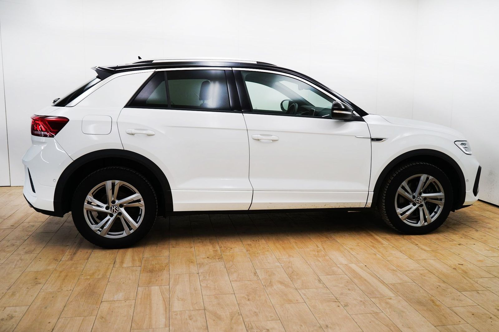 Volkswagen T-Roc 2.0 TSI Aut. R-Line - Samsaru's Car Outlet