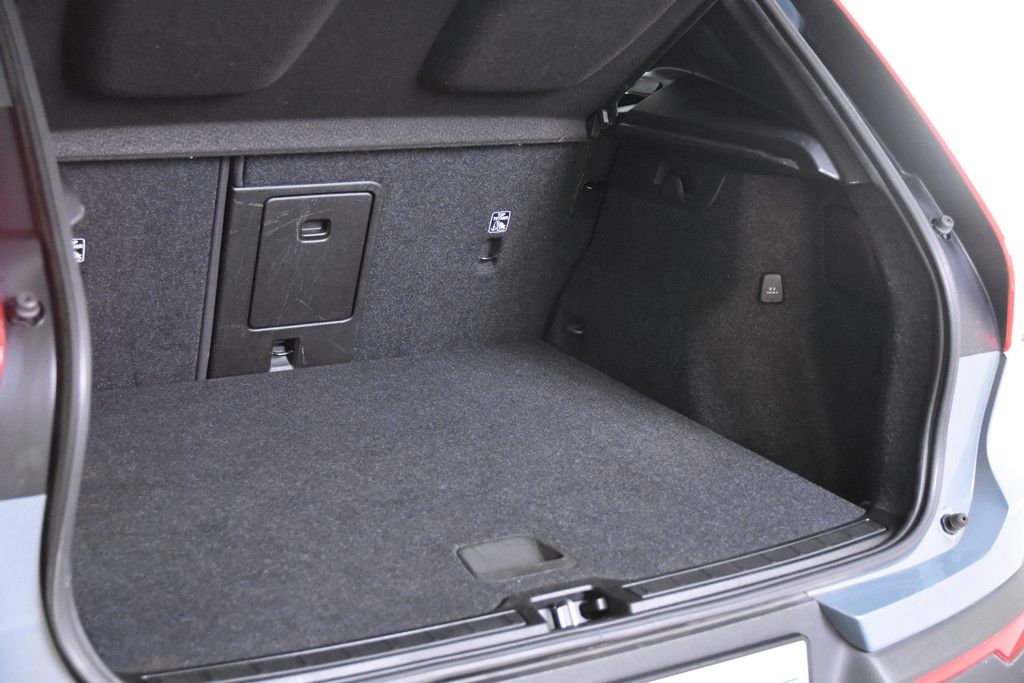 Volvo XC40 T4 Recharge Inscription - Samsaru's Car Outlet
