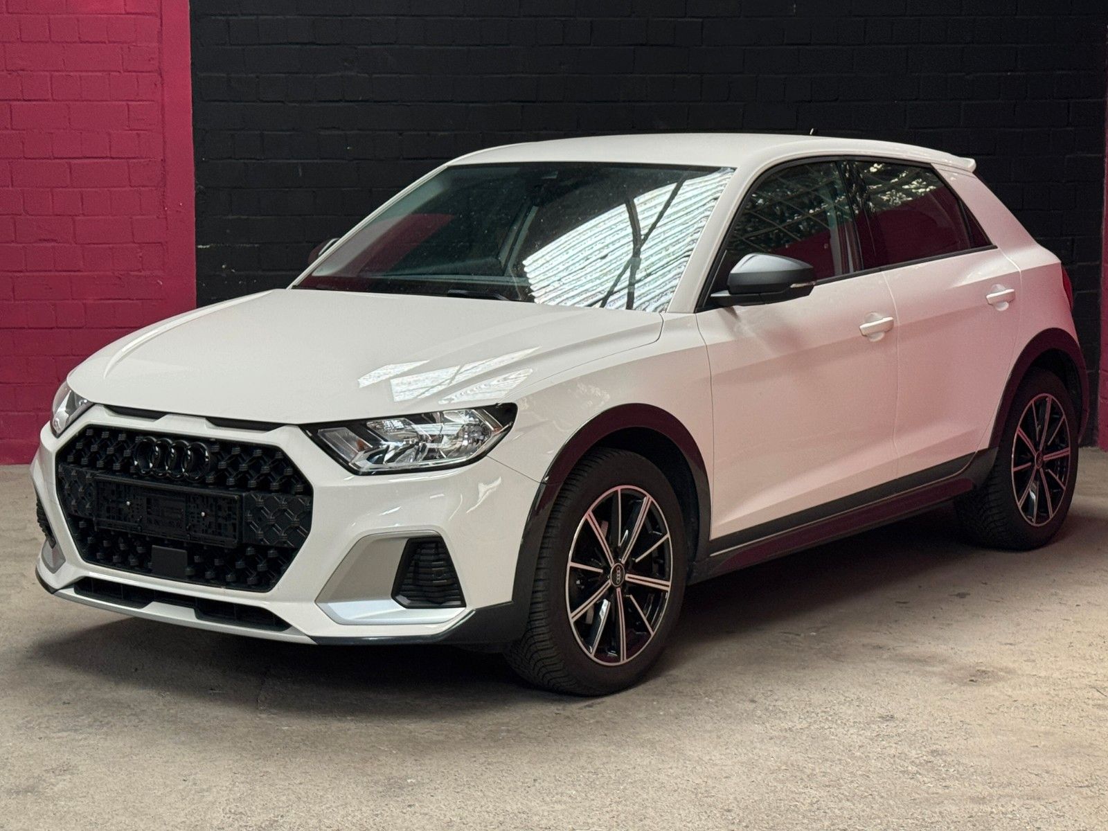 Audi 30 TFSI S-TRONIC - Samsaru's Car Outlet