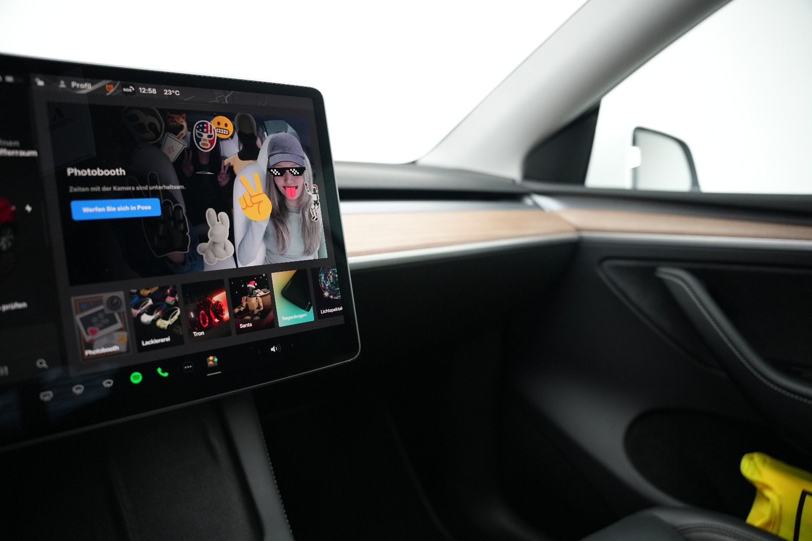 Tesla Model Y Long Range Dual*PanoramaGlasdach*Subwoof