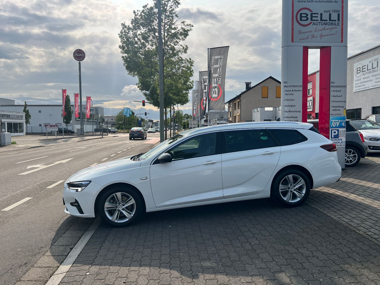 Opel Insignia B Sports Tourer Business - Samsaru's Car Outlet