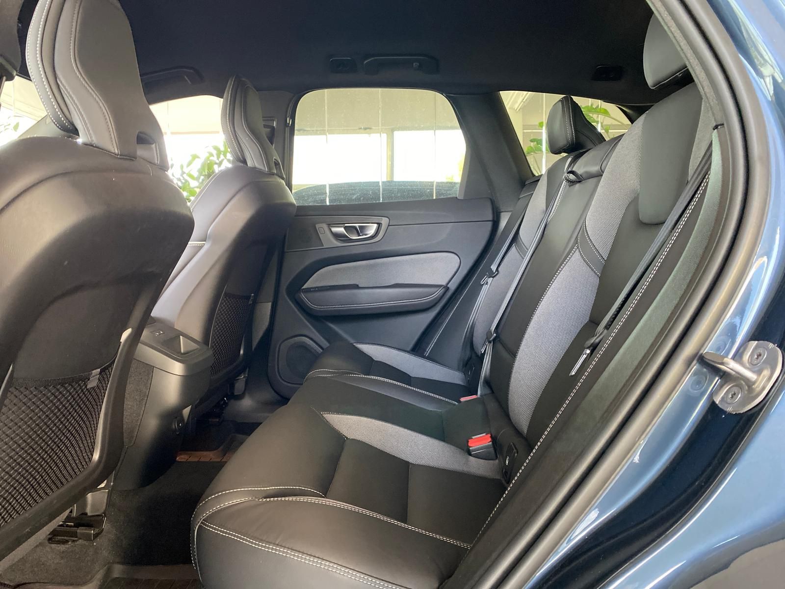 Volvo XC60 B4 Diesel Mild-Hybrid AWD Plus Dark