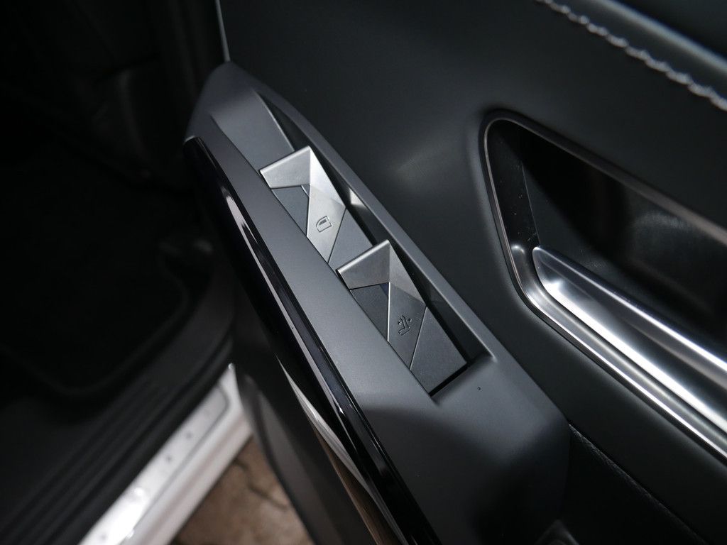 DS Automobiles DS 7 Crossback E-Tense Rivoli 4x4 AKTIVSITZE LED