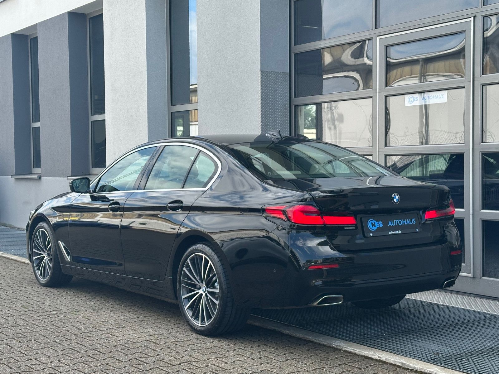 BMW 520d xDr *ACC*DRIVING*4-ZONEN KL.*KAM*HiFi*LEDER