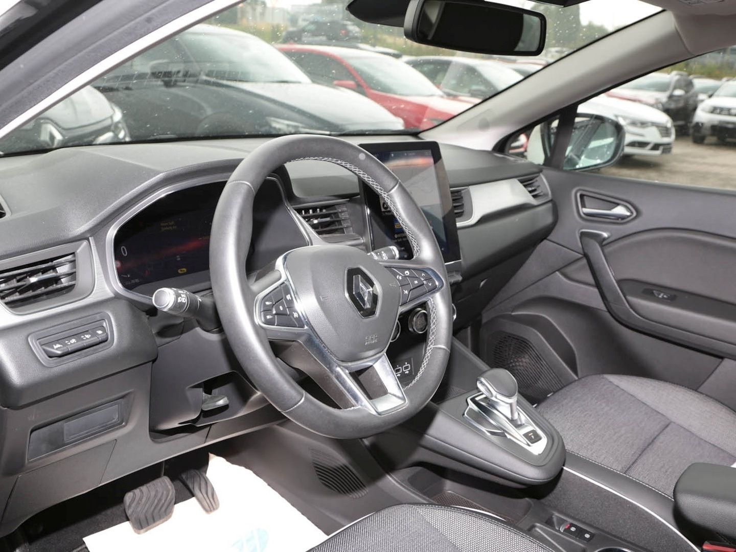 Renault Captur Intens Plug-in Hybrid - Samsaru's Car Outlet