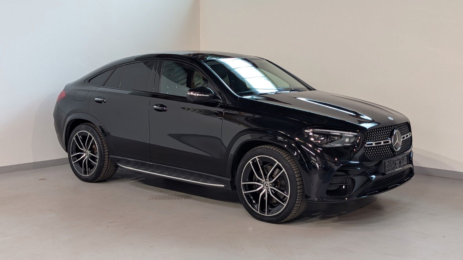 Mercedes-Benz GLE 300 d 4Matic Coupe AMG-MB100-AHK-PANO-DSTR+