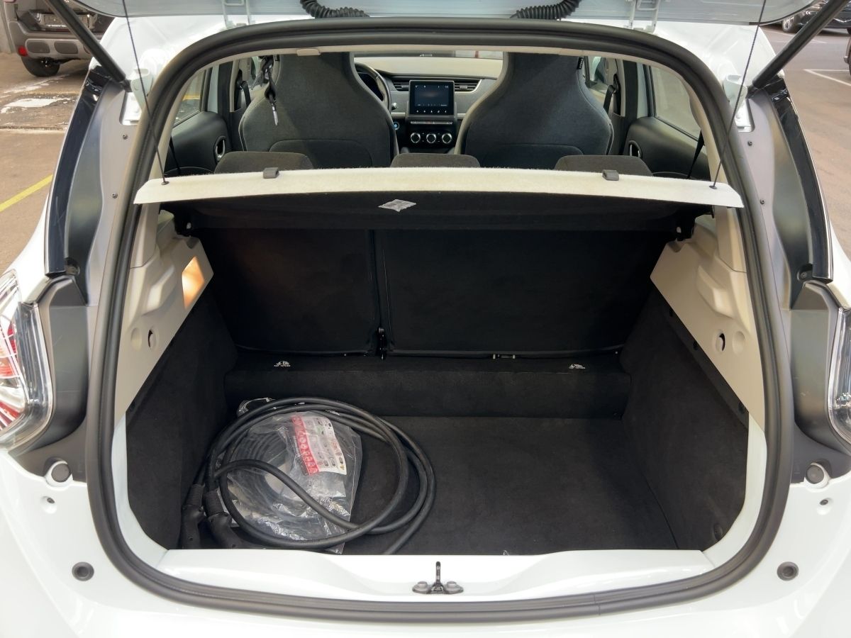Renault ZOE EXPERIENCE R135 50kWh - Samsaru's Car Outlet