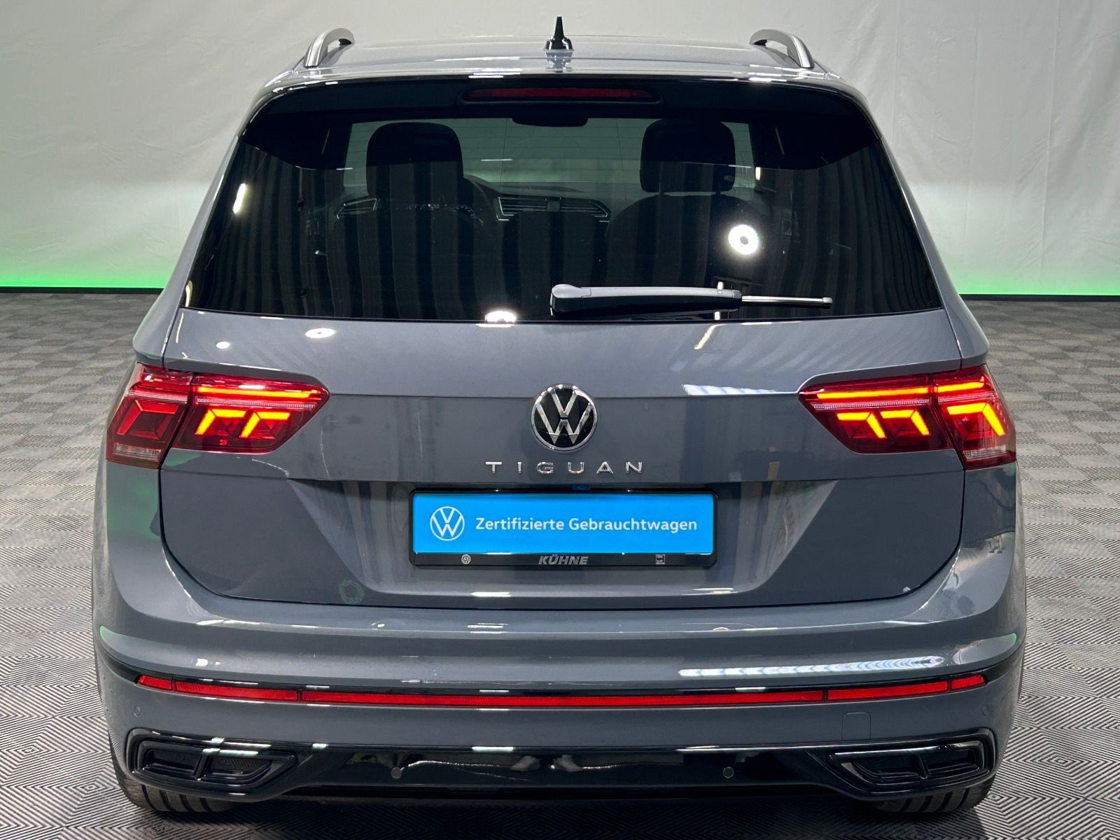 Volkswagen Tiguan R-Line 2.0 TSI DSG 4M - Samsaru's Car Outlet