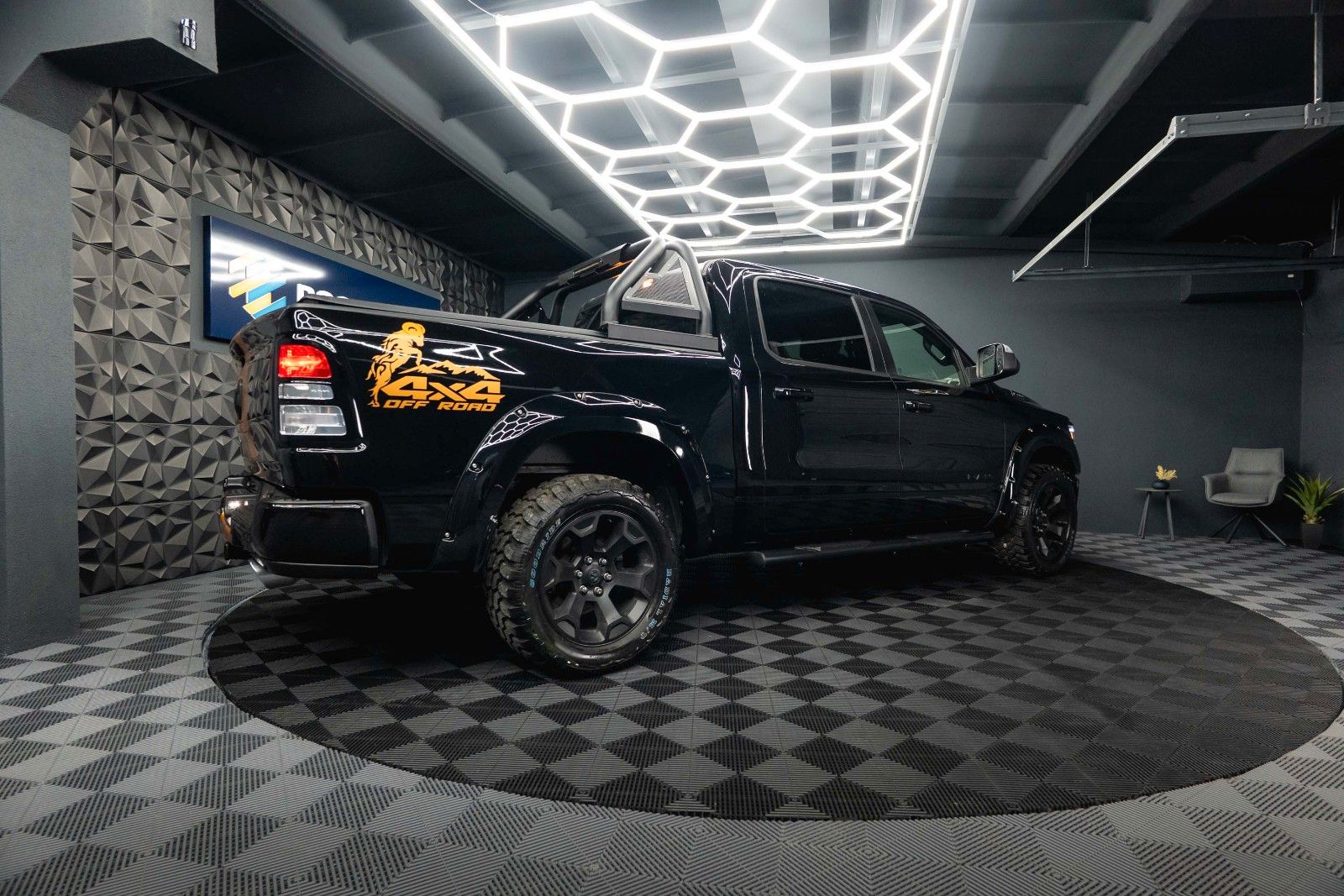 Dodge RAM 5.7 V8 HEMI 4x4 OFFROAD Night-Paket *LED*19%