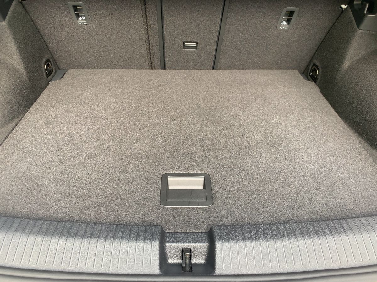 Volkswagen T-Roc 2.0 TSI DSG 4M R-LINE - Samsaru's Car Outlet