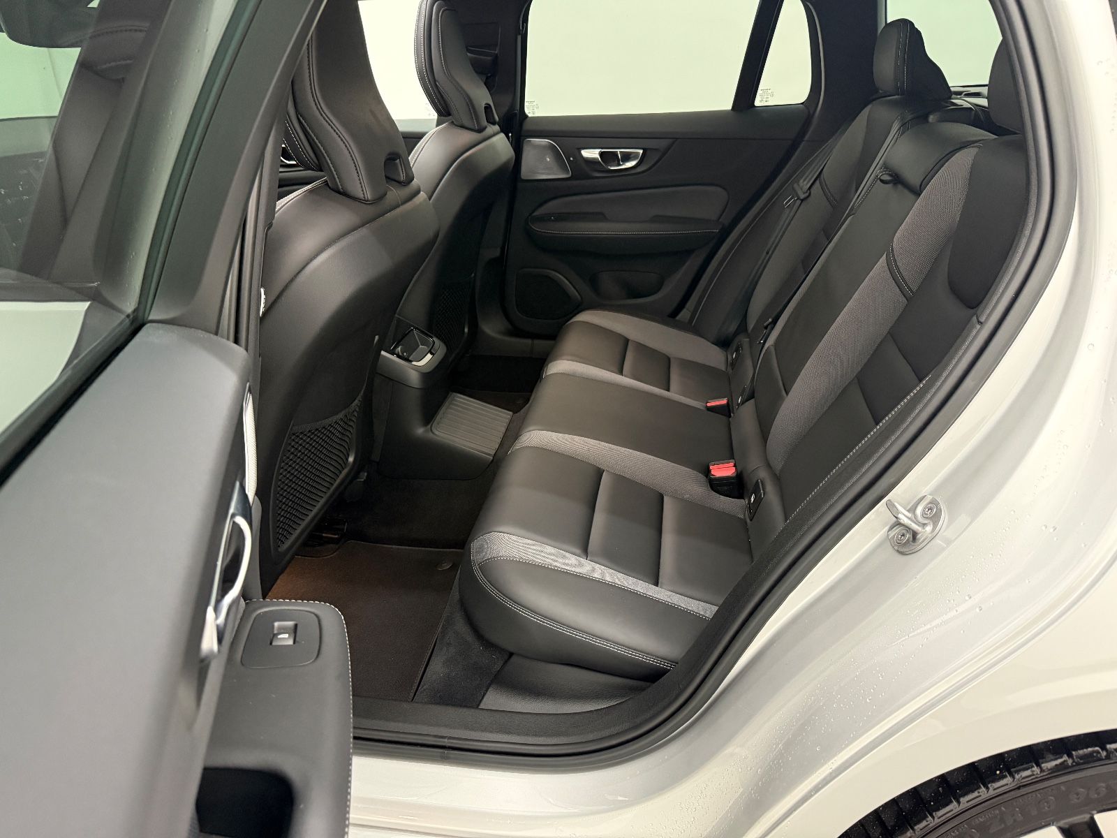 Volvo V60 Kombi Plus Dark Recharge Plug-In Hybrid AWD