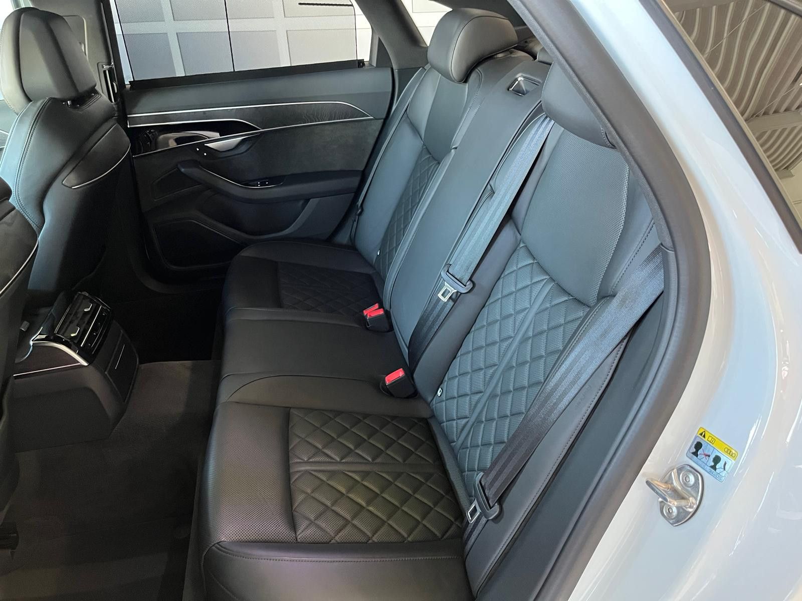 Audi A8 60 TFSI e quattro - Samsaru's Car Outlet