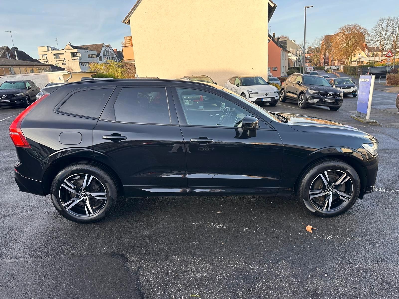 Volvo XC60 B4 AWD R Design AHK,ACC,Standh,Kam