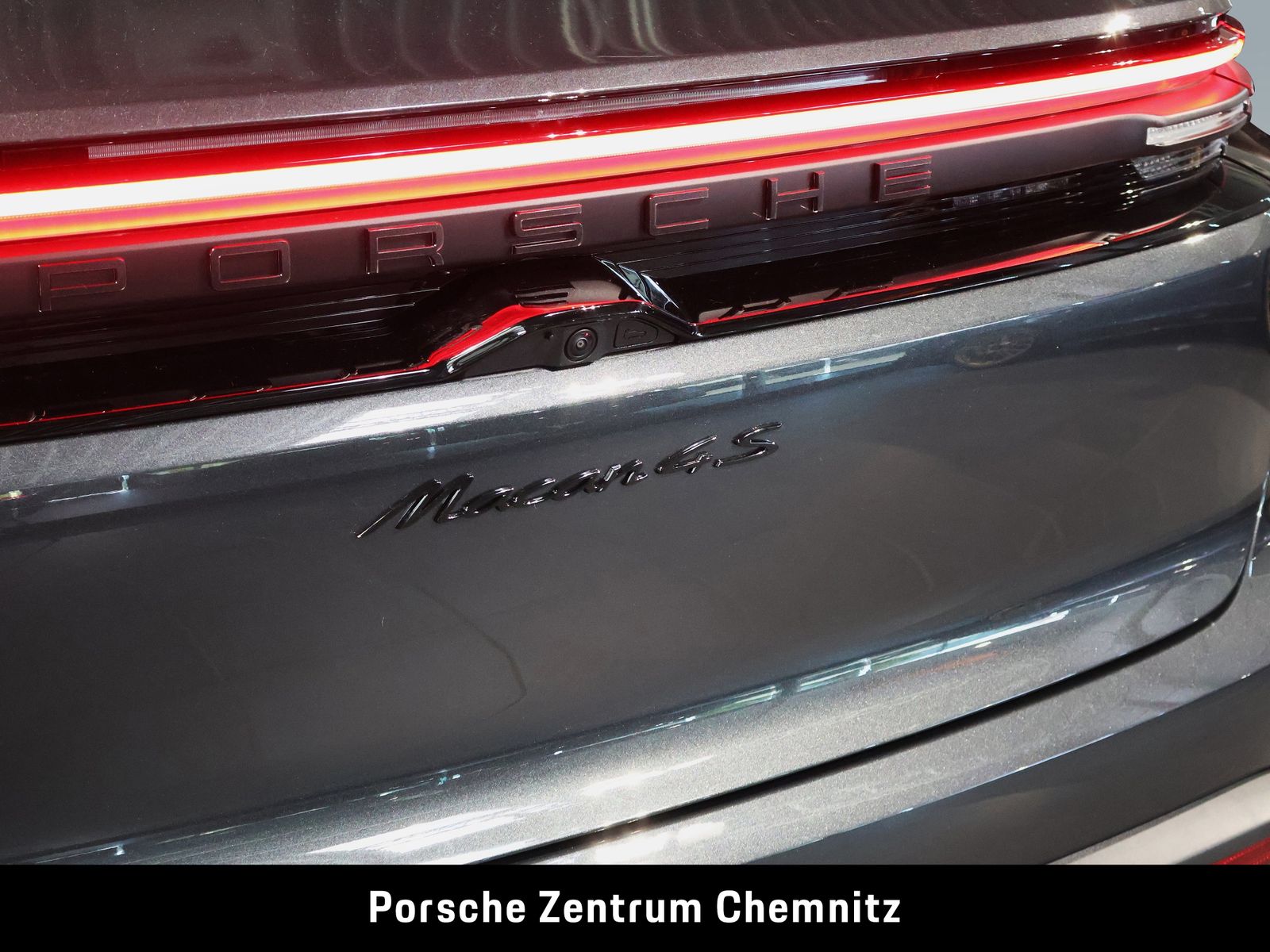 Porsche Macan 4S Electric Luft;Matrix;BOSE;Pano;22Zoll