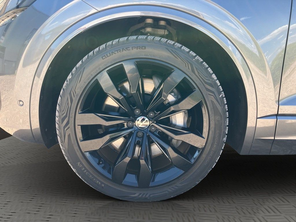Volkswagen Touareg 3.0 V6 eHybrid OPF 4MOTION R - Samsaru's Car Outlet